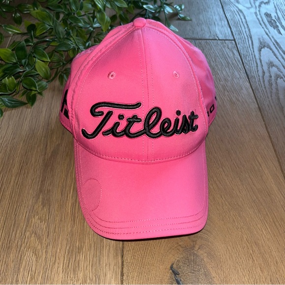 Titleist Pink Out Women's Tour Performance Ball Marker Footjoy - Picture 9 of 9